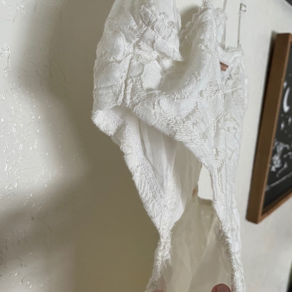 Lace Kendall and Kylie dress - Picture 10 of 12